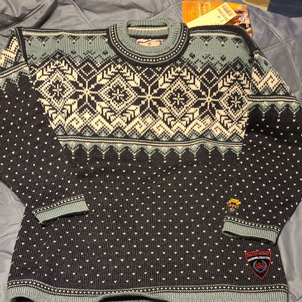 Dale of Norway Navy and Teal Crewneck Sweater